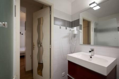 302 - Sejournez Dans Un Studio De Charme A Paris 5 - Flat-Guest Екстериор снимка