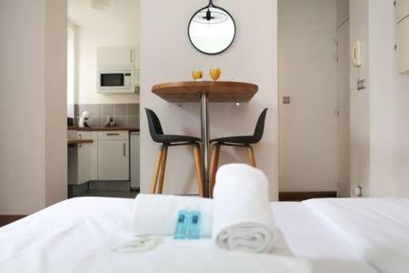 302 - Sejournez Dans Un Studio De Charme A Paris 5 - Flat-Guest Екстериор снимка